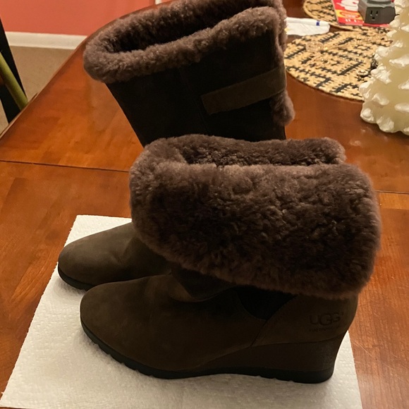 UGG Dark Brown Shearling-Lined Boots. Wedge heel.Size 7. Wear high or roll down! - Picture 3 of 13